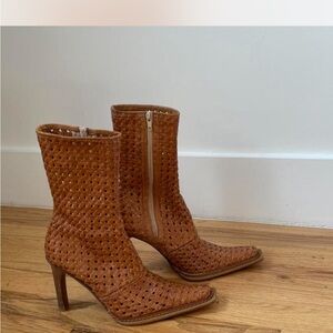 Elegant Tan Heeled Boots